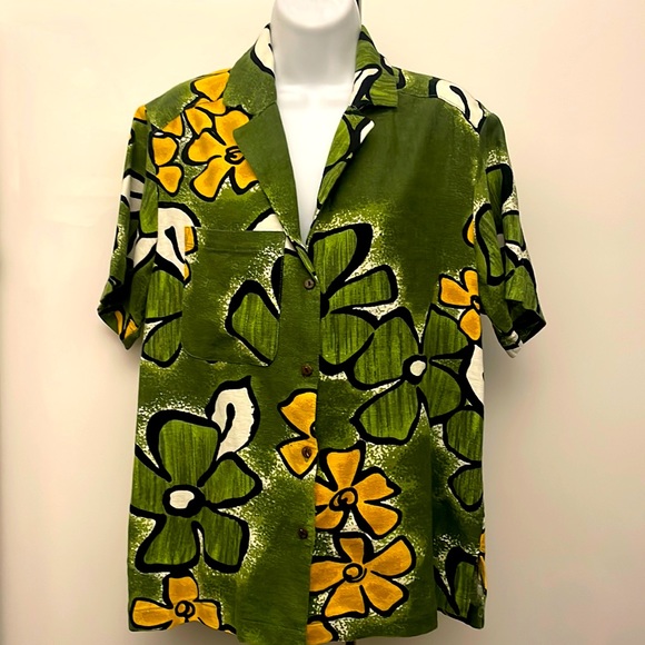 BDG Tops - NWT BDG green retro floral Hawaiian shirt small